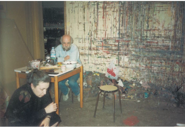 Михаил и Лиана Рогинский в своей квартире  в Кретее, начало 1990-х гг.